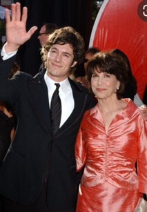 Sean Brody's brother Adam Brody and mother Valerie Jill